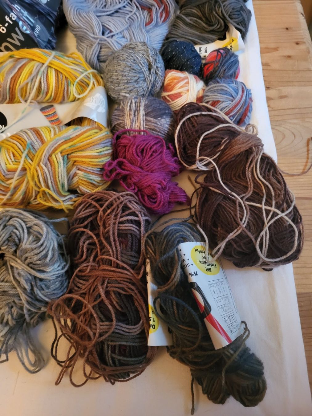 Lana: 33 x Sockenwolle – Usato da Guggisberg venduto da Aegertenlehn 6