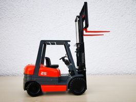Gabelstapler,Frontstapler 1/25 Toyota 25/6FG/6FD 25, wie neu