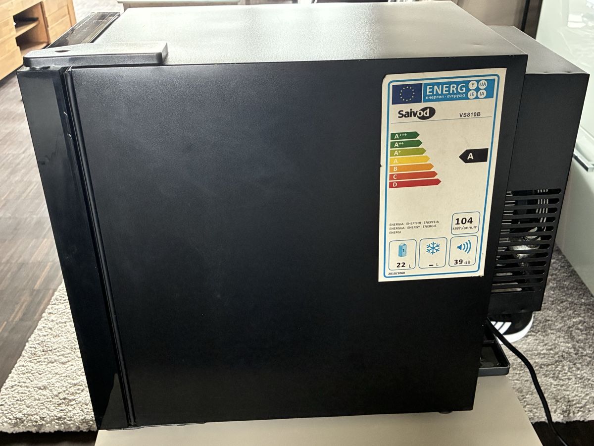 Frigoriferi: Wine fridge for 8 bottles – Usato da Basel venduto da jul_n9sg 2