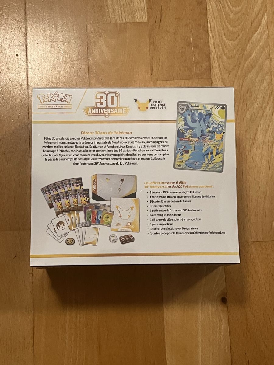 Giochi: ETB Pokémon 30 ans FR scellée – Nuovo e nell'imballaggio originale da Villars-Ste-Croix venduto da Maaaat 1