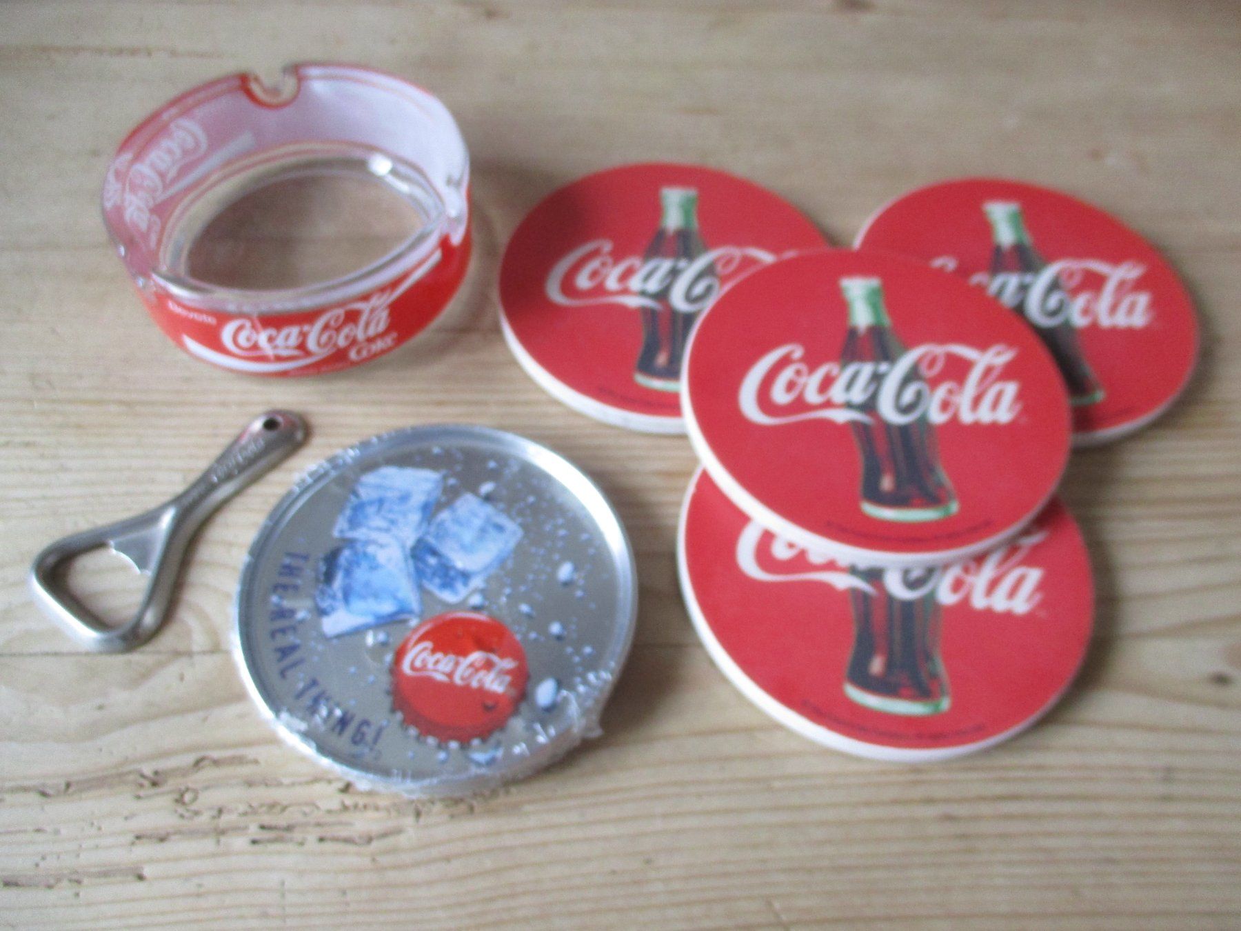 Set di piatti: Coca Cola, Set Rauchen und Trinken – Usato da Birsfelden venduto da alles-muss-raus