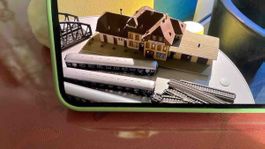 Modelleisenbahn Zubehör Gebäude und Wagen gebraucht