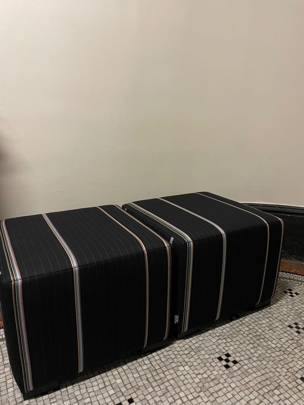 Sgabelli: Poufs en tissu Paul Smith – Usato da Lausanne venduto da fso_8vh8 3