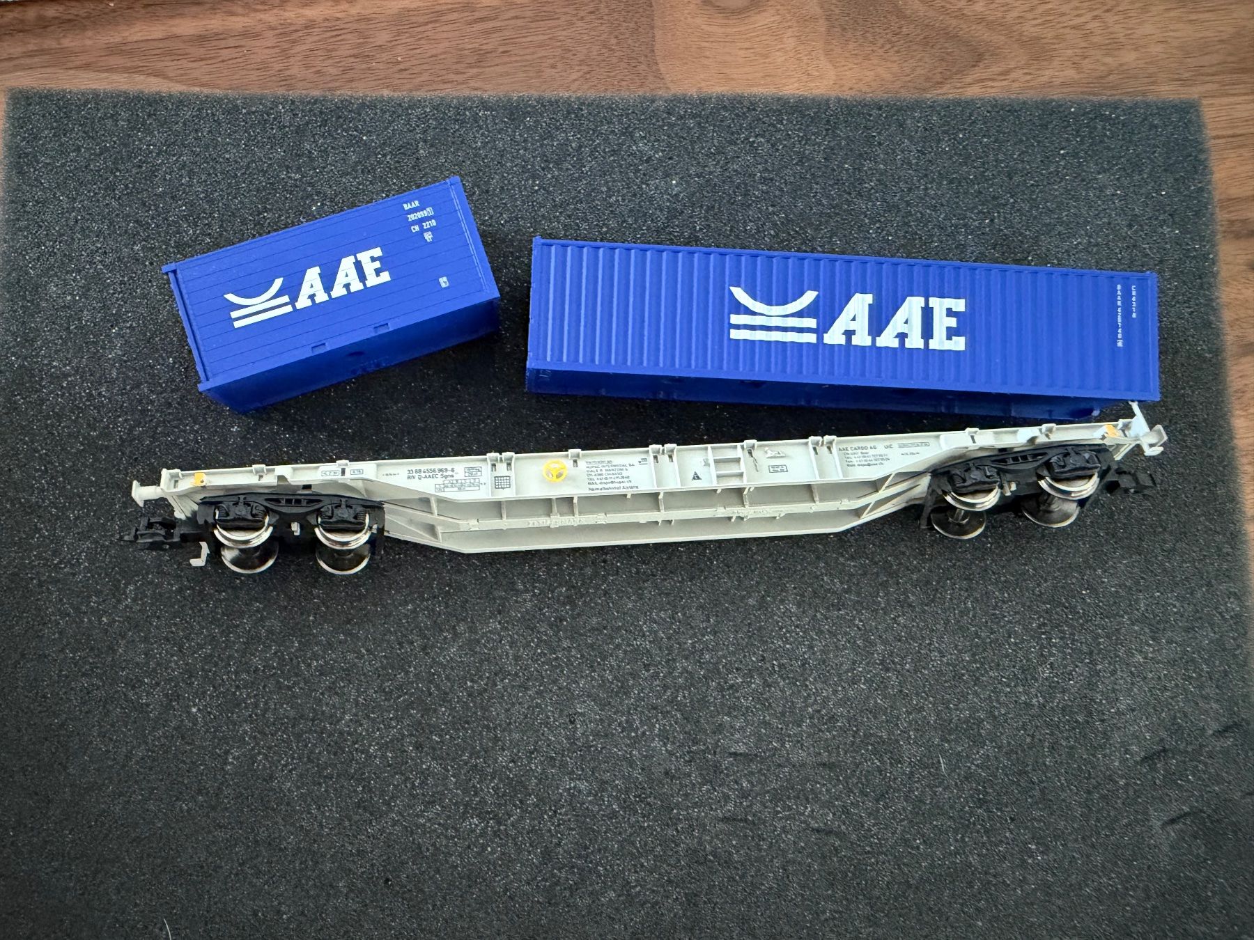 Modellini di ferrovie: Schwere Modelleisenbahn AAE Containerwagen – Usato da Duggingen venduto da Ysvogel 1