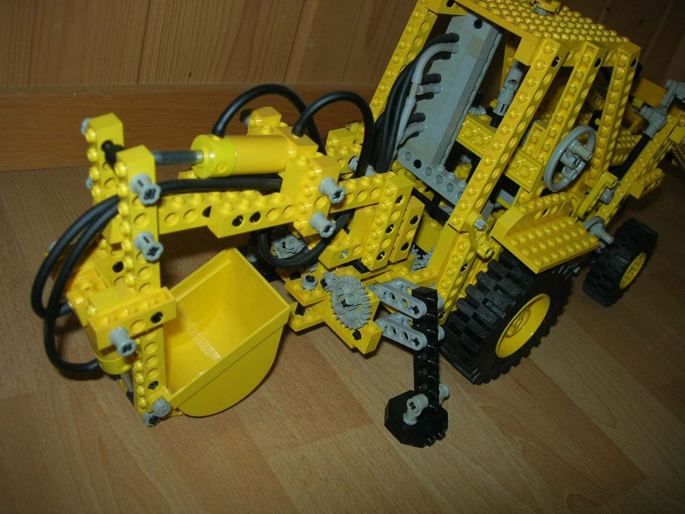 Lego Technic 8862 Pneu Matic Bagger (Gebraucht) in Hornussen für