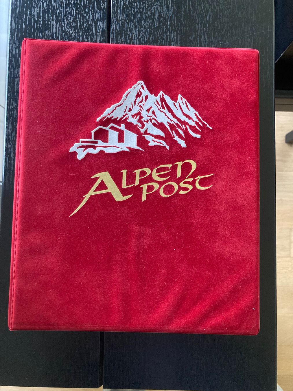 Tutti i francobolli: Alpenpost mit 29 Blatt diverser Hütten – Usato da Domat/Ems venduto da Lareina2015