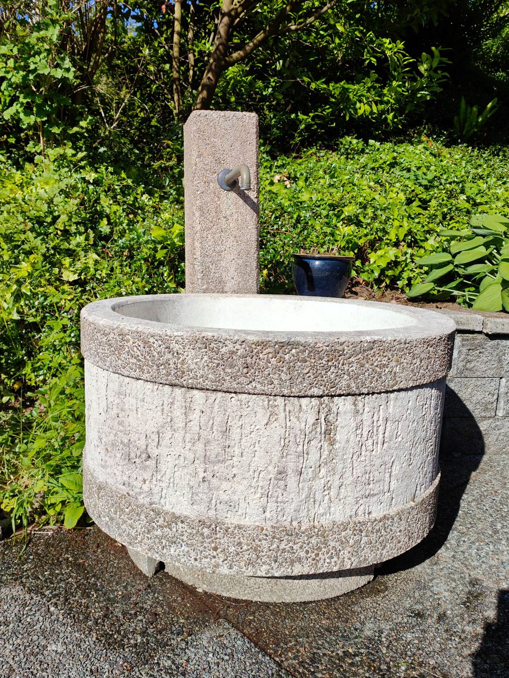 Teiche & Zierbrunnen: Gartenbrunnen mit Stock – Gebraucht aus Horw von danif360 1