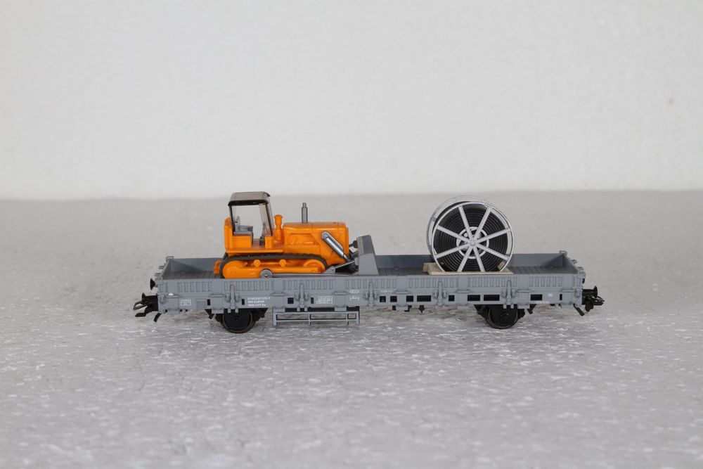 DDR Spielzeug Fahrerfigur Für MSB Planierraupe Und Eine Gummikette