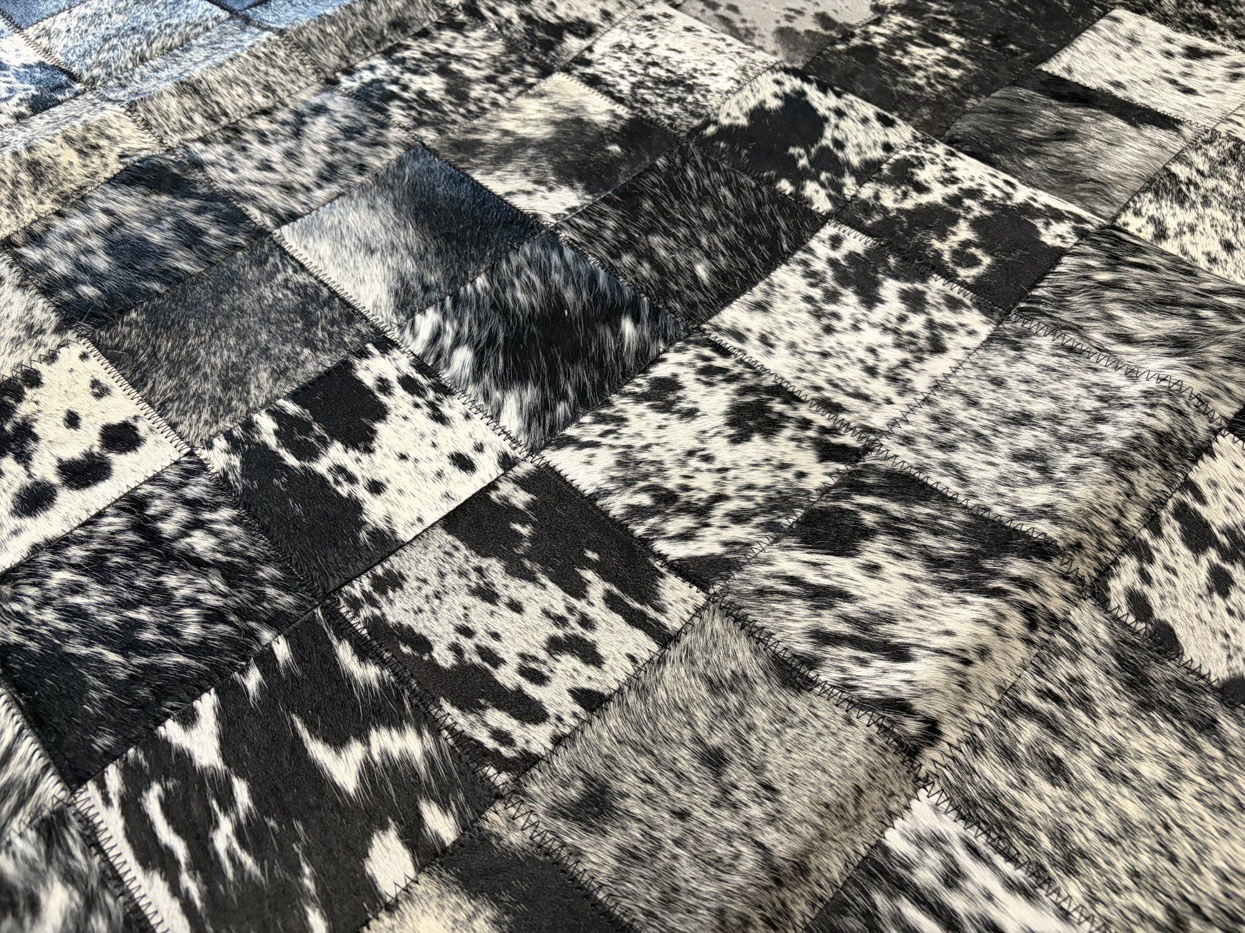 Tapis: Kuhfell Teppich Patchwork 150 x 200 cm – Neuf avec emballage d'origine à Arbedo par patagonialeatherrugs 2
