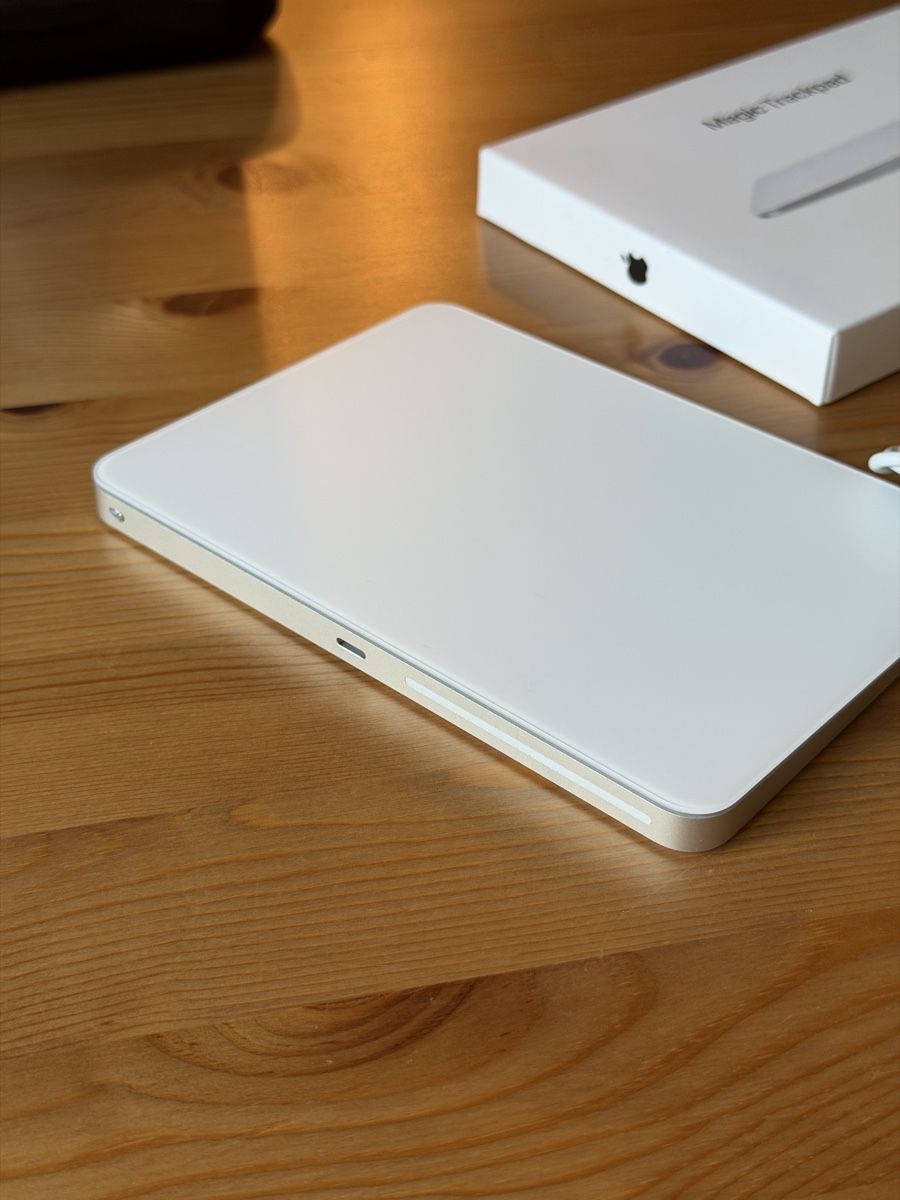 Apple Mouse: Apple Magic Trackpad A1535 – Excellent Condition – Nuovo (secondo la descrizione) da Zürich venduto da idbronskiy 2