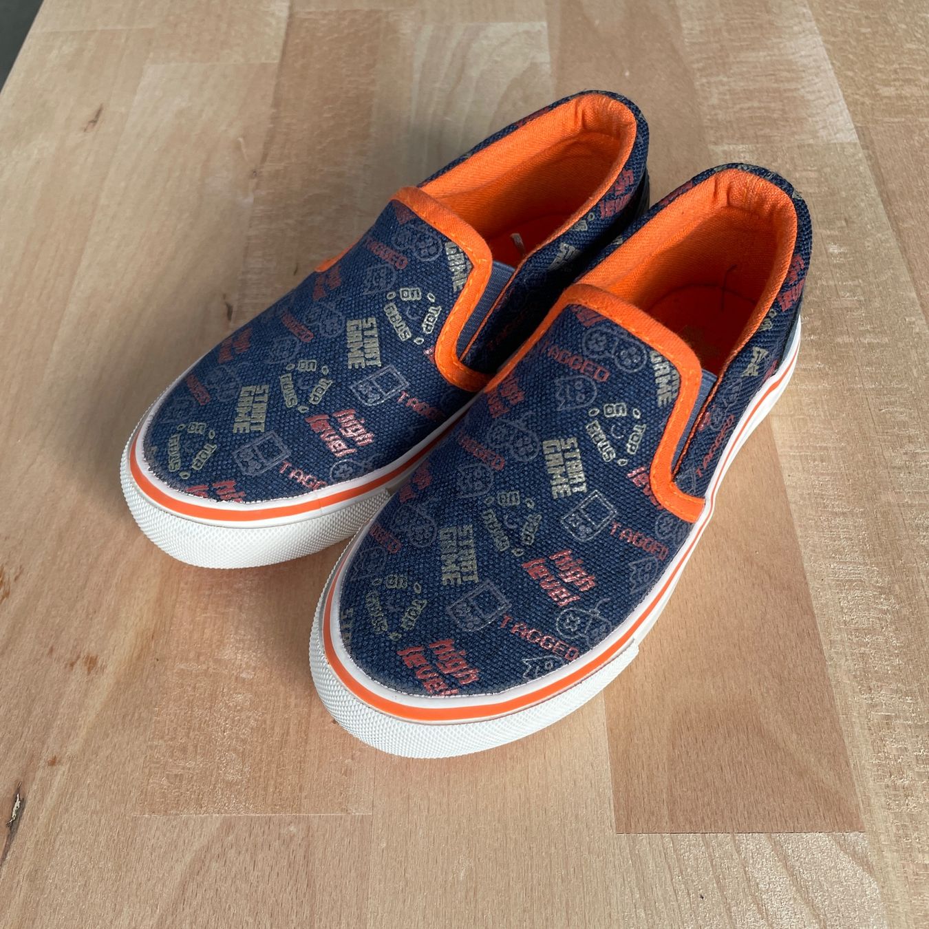 Scarpe per ragazzi: Sneaker / Hausschuhe 28 – Usato da Grabs venduto da MDS77