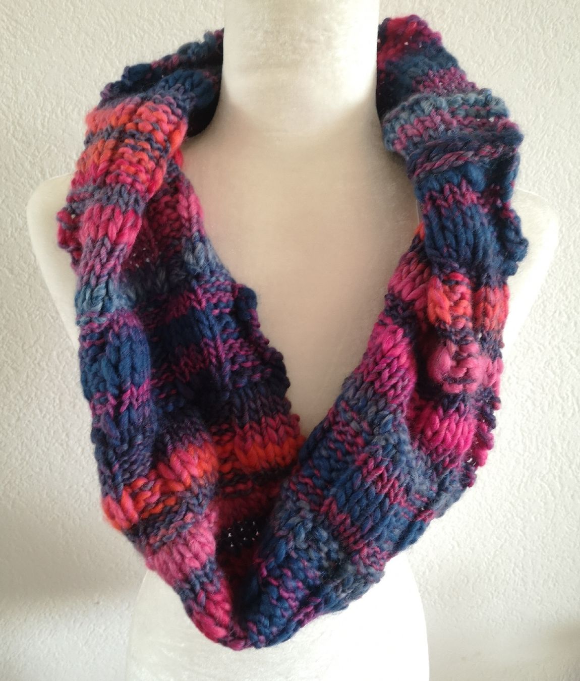 Foulards & écharpes: Loops-Schal farbig - Spendenaktion – Neuf (Voir description) à Unterkulm par Beljasch