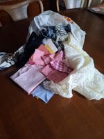 Ritagli di tessuti assortiti per hobbistica, lotto misto.