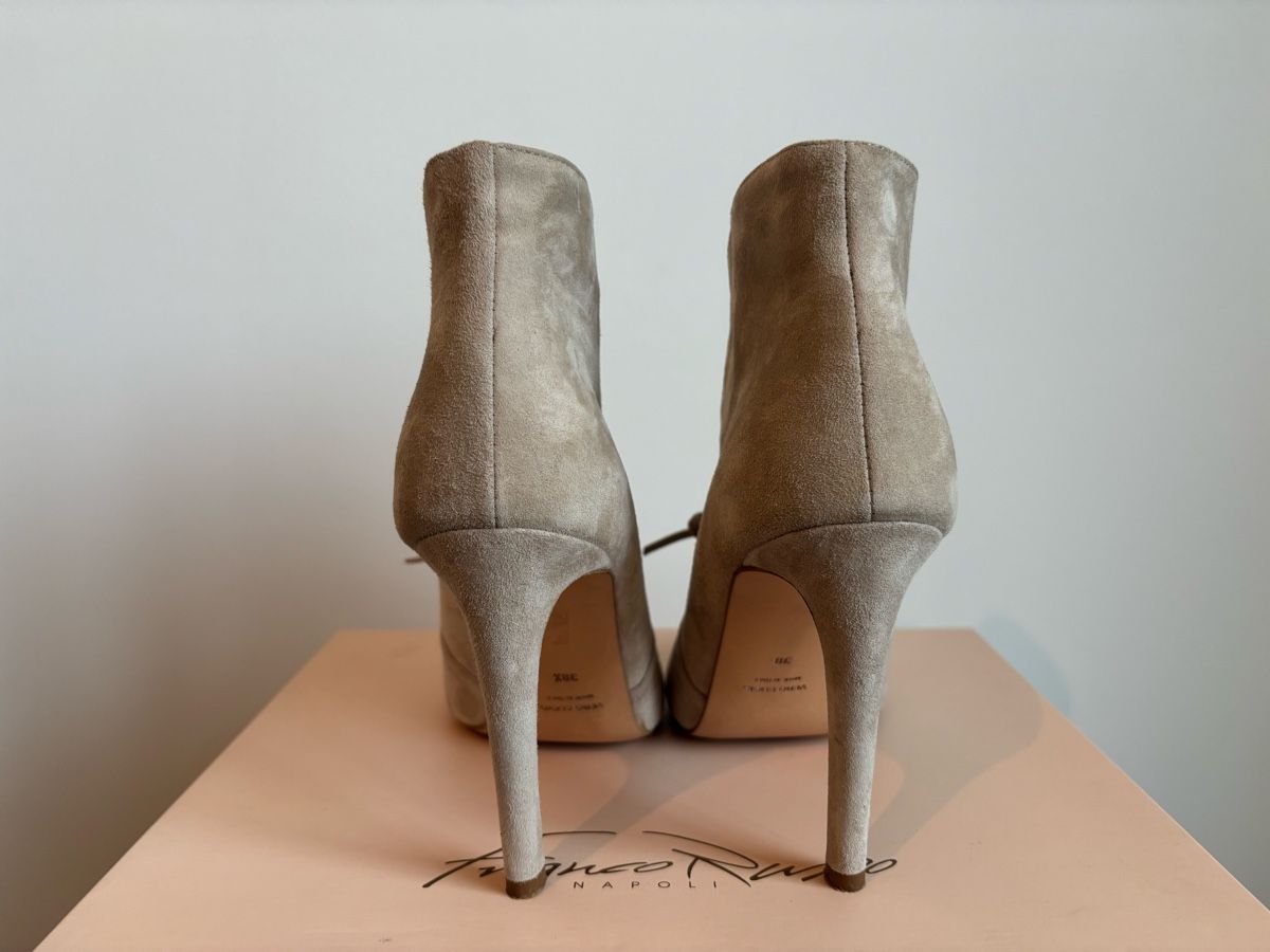 Damenschuhe: High-Heels Veloursleder beige/sand 38.5 – Neu (gemäss Beschreibung) aus Bottighofen von lwa_11686 3