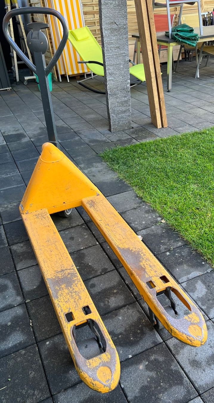 Jungheinrich Carrelli elevatori e a forche: Robuster Hubwagen / Palettrolli, Top Zustand – Usato da Biel/Bienne venduto da HB13 3