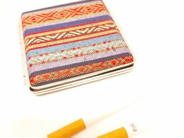 Zigarettenetui aus Metall und Stoff im Ethno-Stil –Boho/Maya