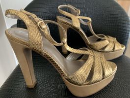 Sandalen goldig mit Absatz