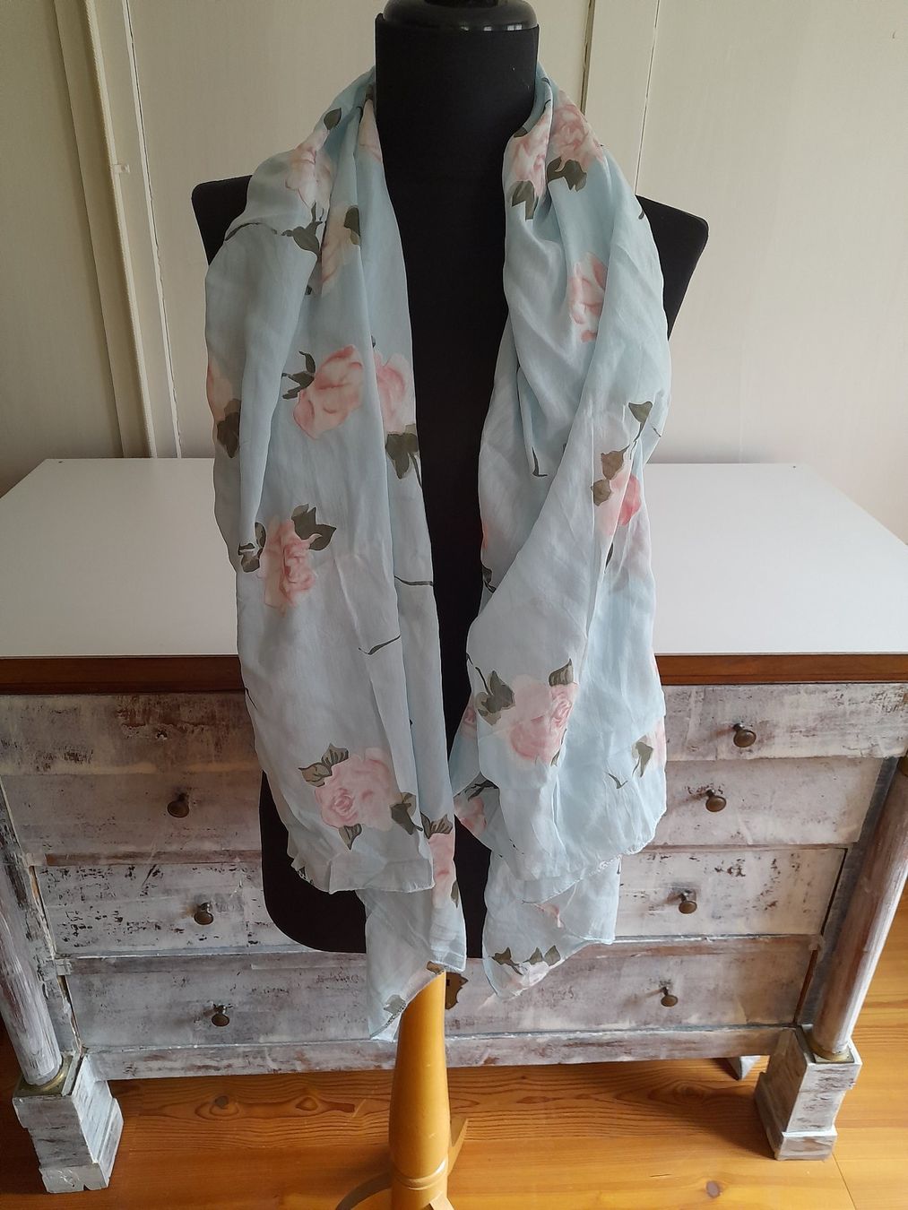 Foulard & Sciarpe: Schal pastell hellblau rosa . Seide/Baumwolle . – Usato da Leuggelbach venduto da schmetterlings-fee 1