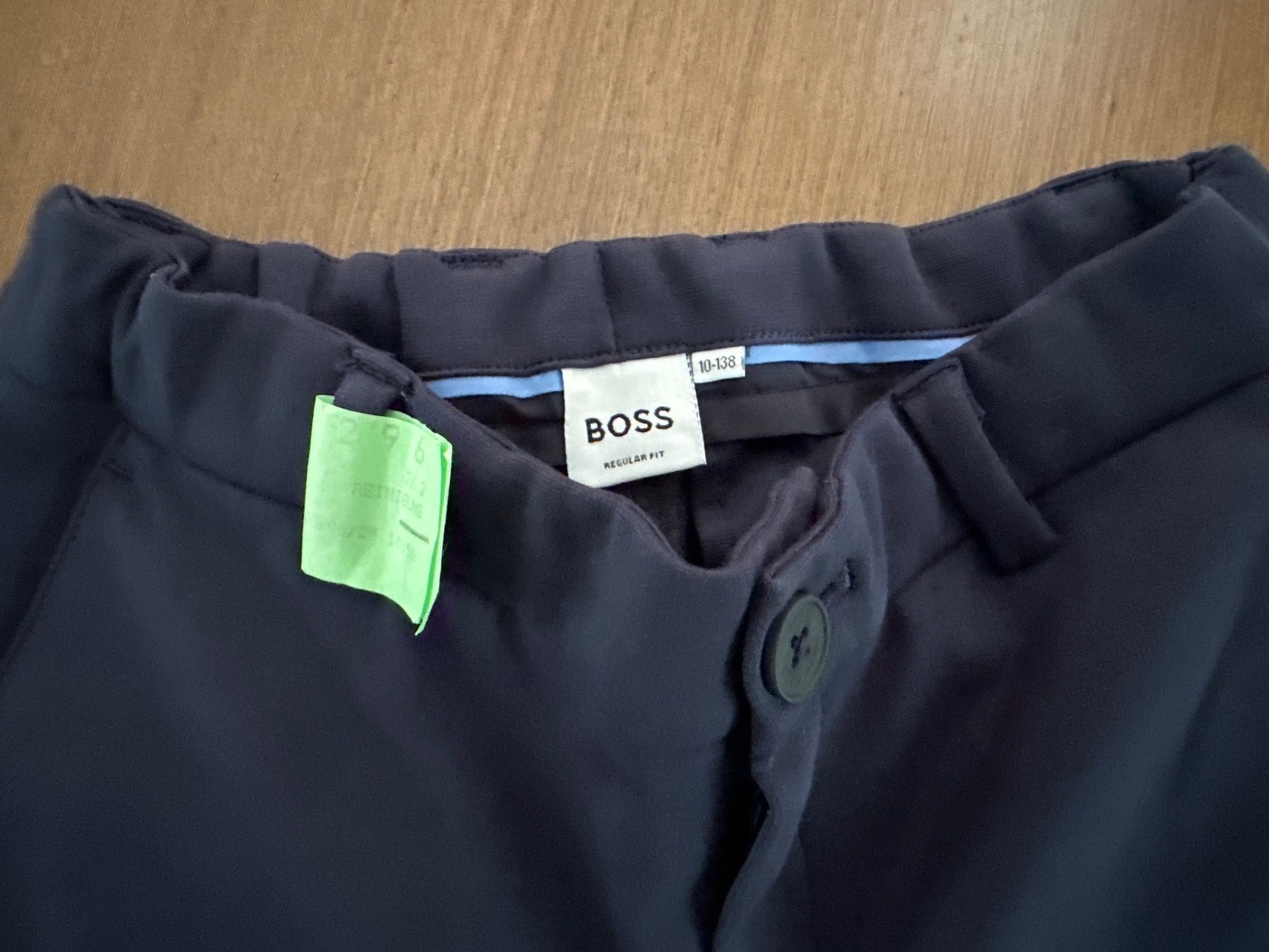 Lotti & Set di vestiti: Anzug Hugo Boss Junge Grösse 138 – Usato da Volketswil venduto da Ricardosale100 1