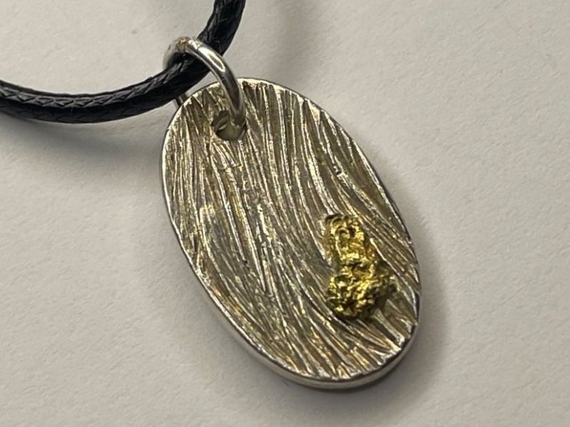 Metalli preziosi: Silberanhänger mit Schweizer Goldnuggets. – Nuovo e nell'imballaggio originale da Uerkheim venduto da Winwinner 1