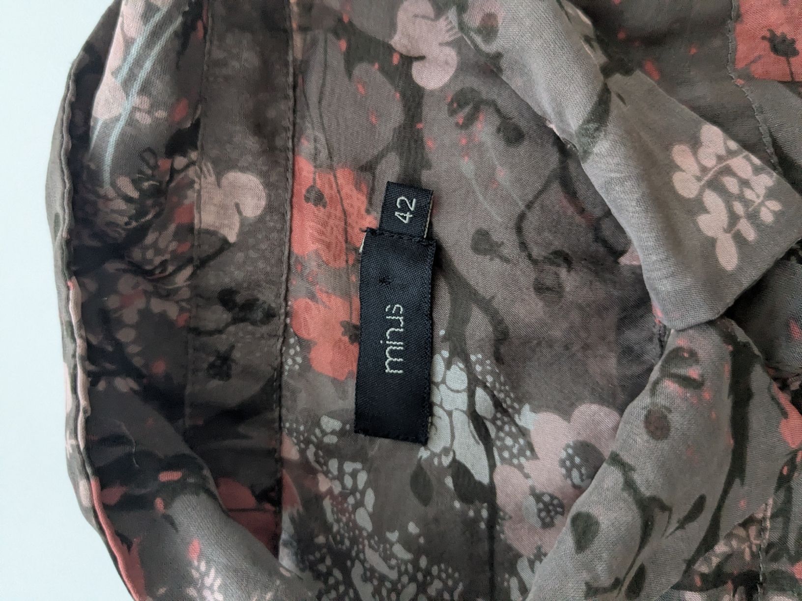 Blusen: Minus Damen Bluse Grösse 42 100% Seide gemustert – Gebraucht aus Rorschach von olg_5qq2 2