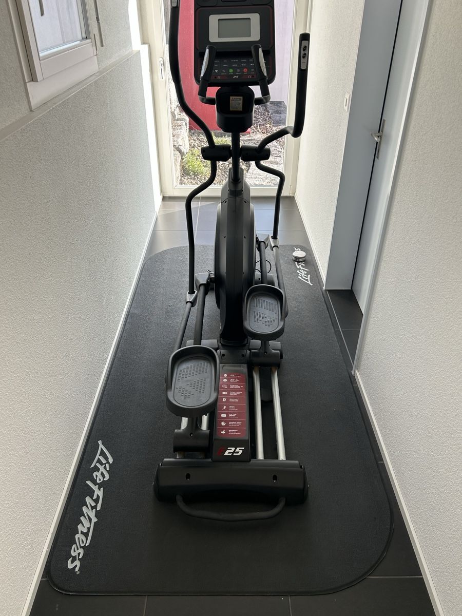 Sole Hometrainer: SOLE E25 Crosstrainer - Top Zustand – Usato da Willisau venduto da mar_2v5d