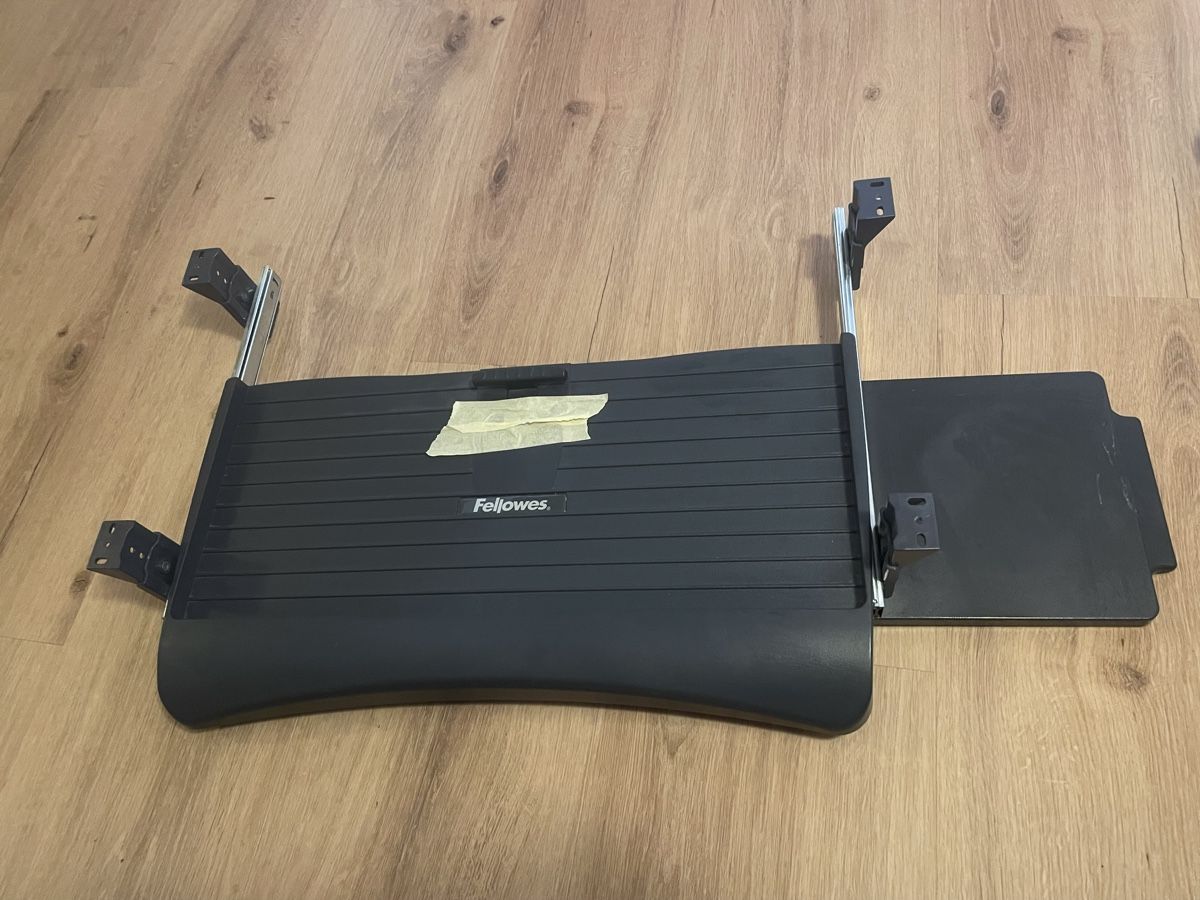Fellowes Supporti a parete: Fellowes Tastaturschublade – Usato da Horw venduto da Anna_S-C 1