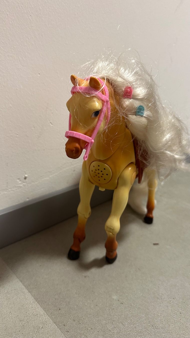 Giocattoli: Laufendes Barbie Pferd – Usato da Schönenbuch venduto da marisli80 1