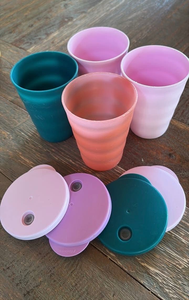 Tupperware Contenitori & Simili: Tupperware Becher mit Deckel – Usato da attiswil venduto da Ngismo