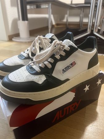Autry Medalist Low Sneakers New! Size 42 