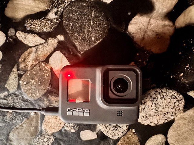 Gopro Action Cam: GoPro 8 Defekt, Rotes Licht – Defekt aus Büsserach von Hot_Shots