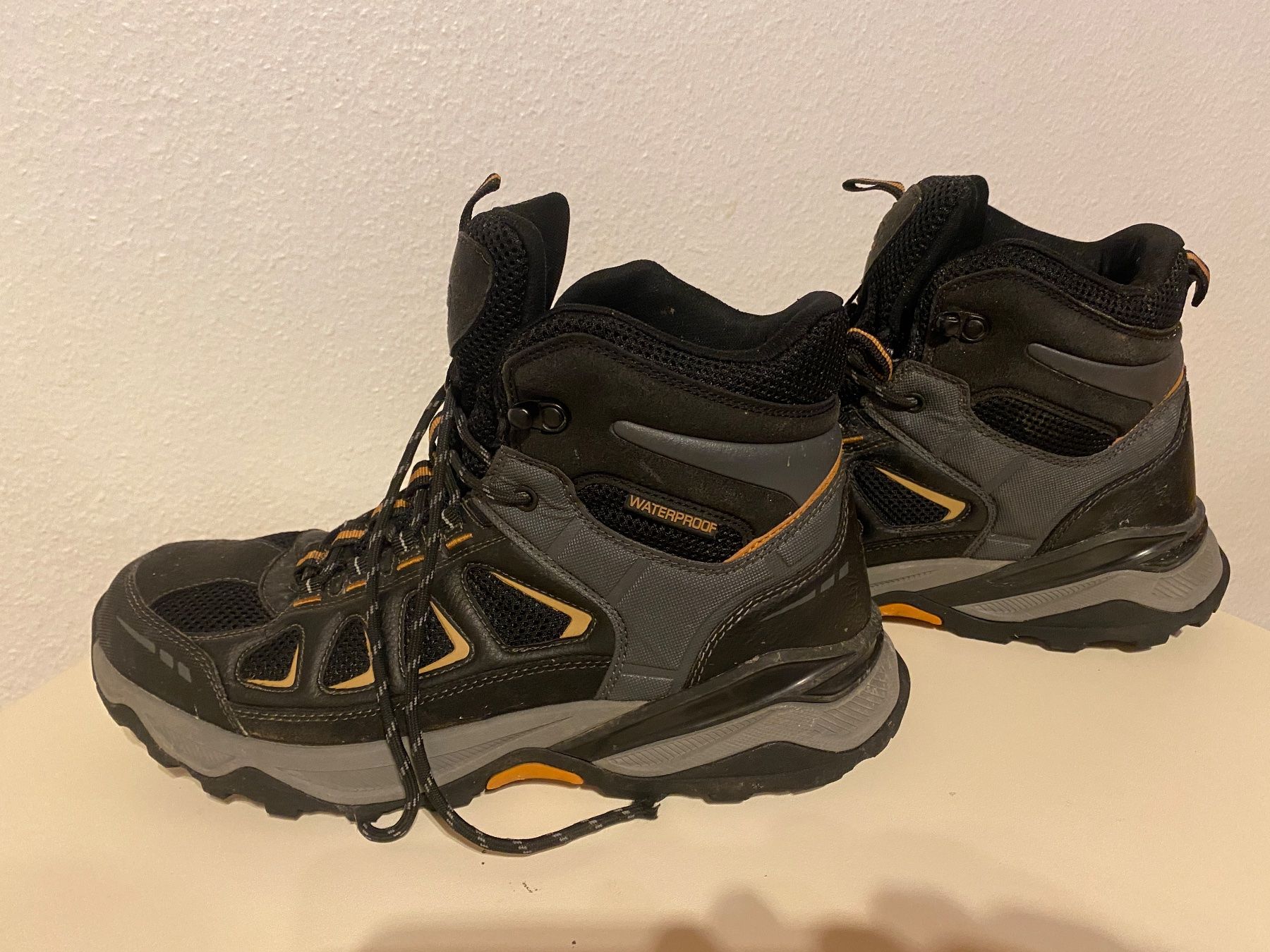 Scarpe da uomo: Robuste, wasserdichte Wanderschuhe, Gr. 44, wenig gebraucht – Usato da Brislach venduto da hueg54