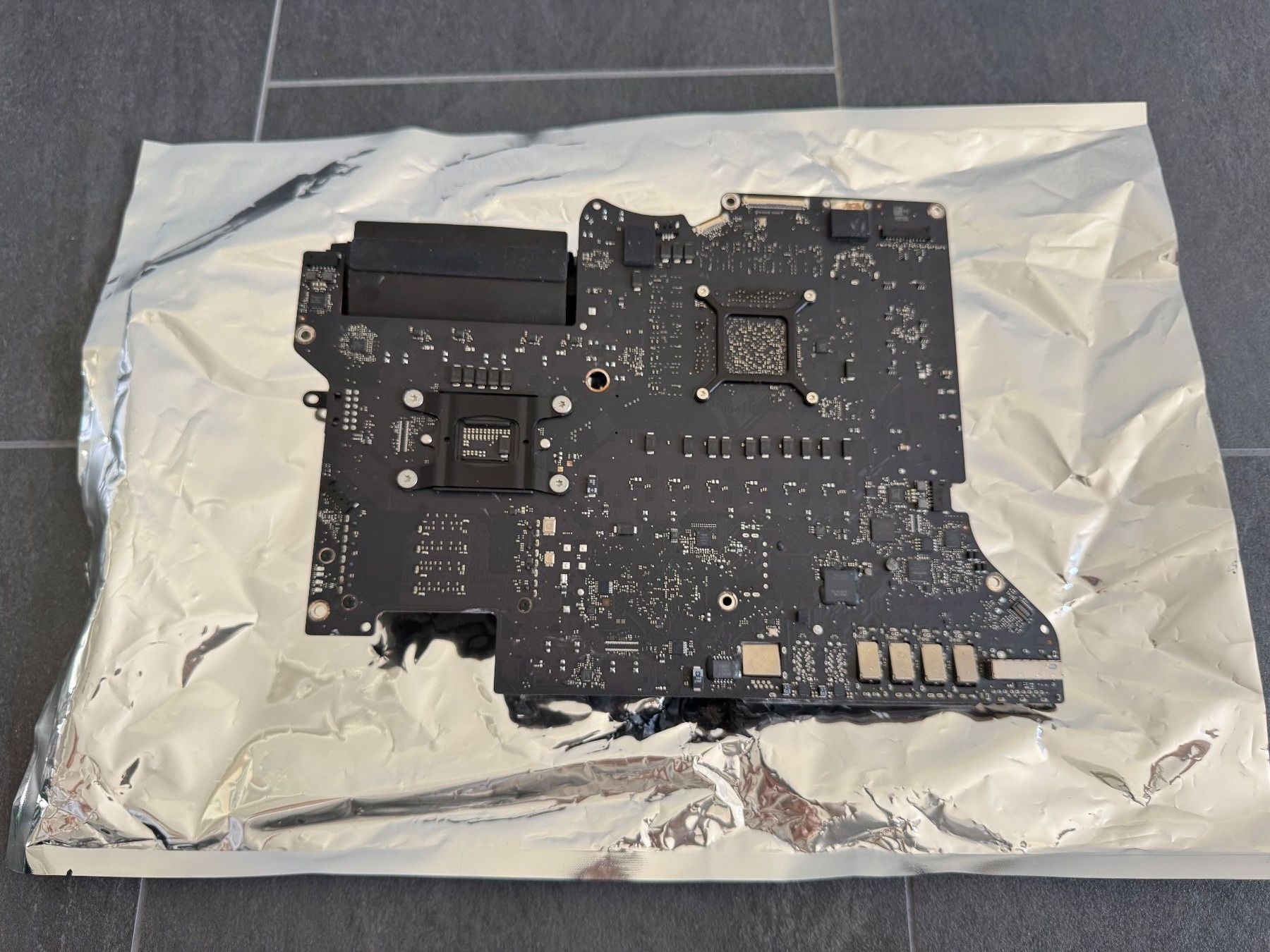 Cartes mère: Apple iMac 2014 Logicboard i7 ohne RAM – D'occasion à Rothenfluh par Ron999 3