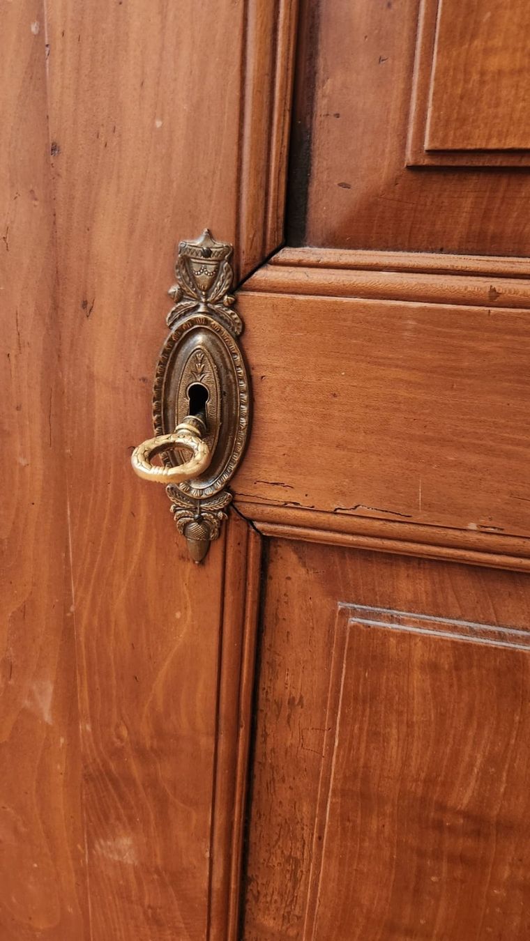 Schränke: Schrank (Massivholz) – Gebraucht aus Basel von simonium 4