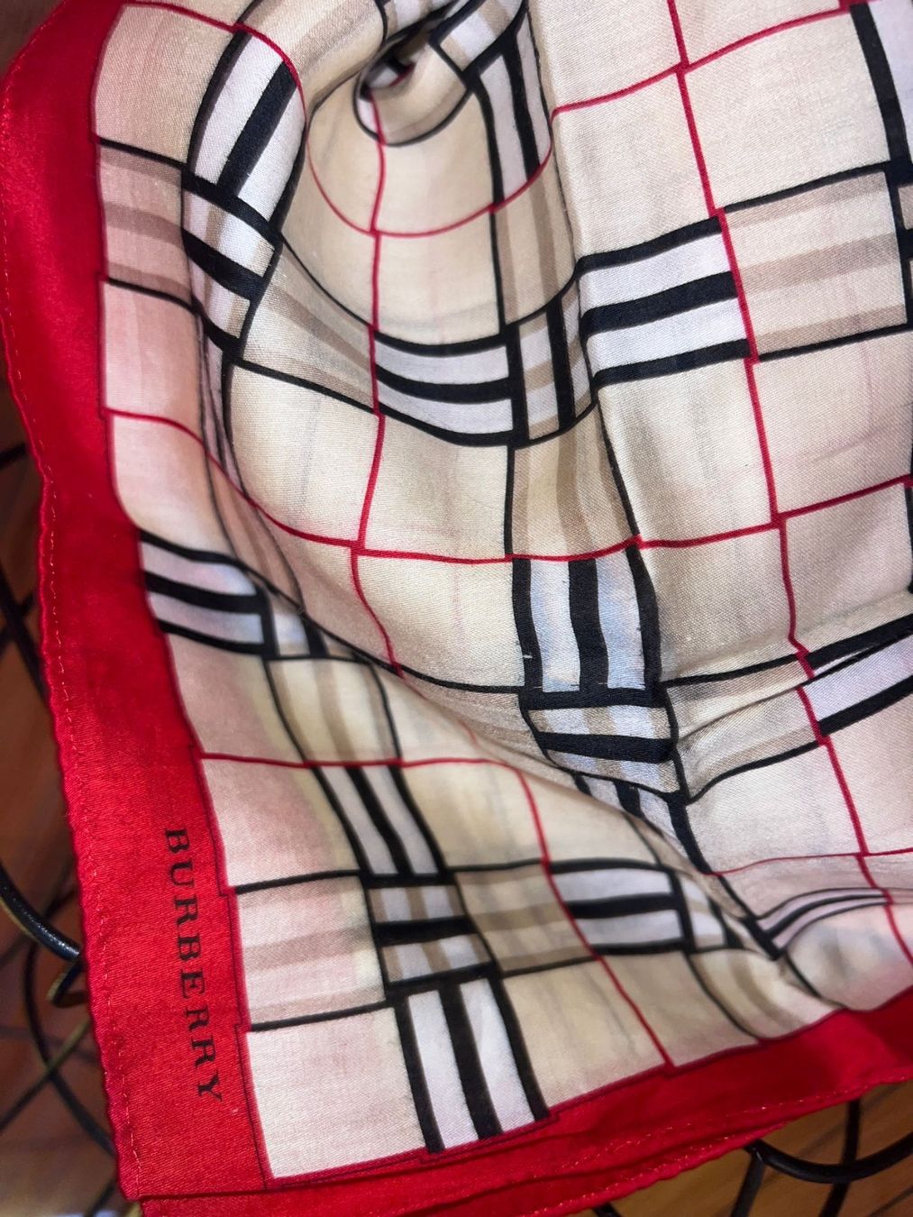 Burberry Foulard & Sciarpe: Burberry Vintage Tuch Nova Check Rot – Usato da Winterthur venduto da Dejv 1