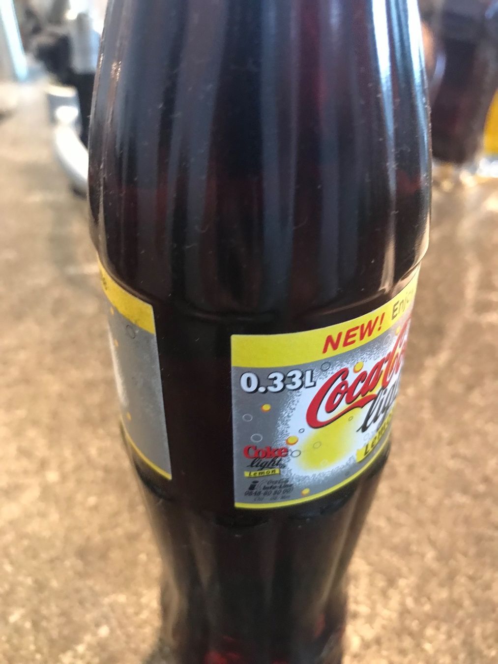 Coca-Cola Altro in Stoviglie & Bicchieri: Coca Cola Flaschen (2 Stk.) – Nuovo (secondo la descrizione) da Merligen venduto da boesch22 4