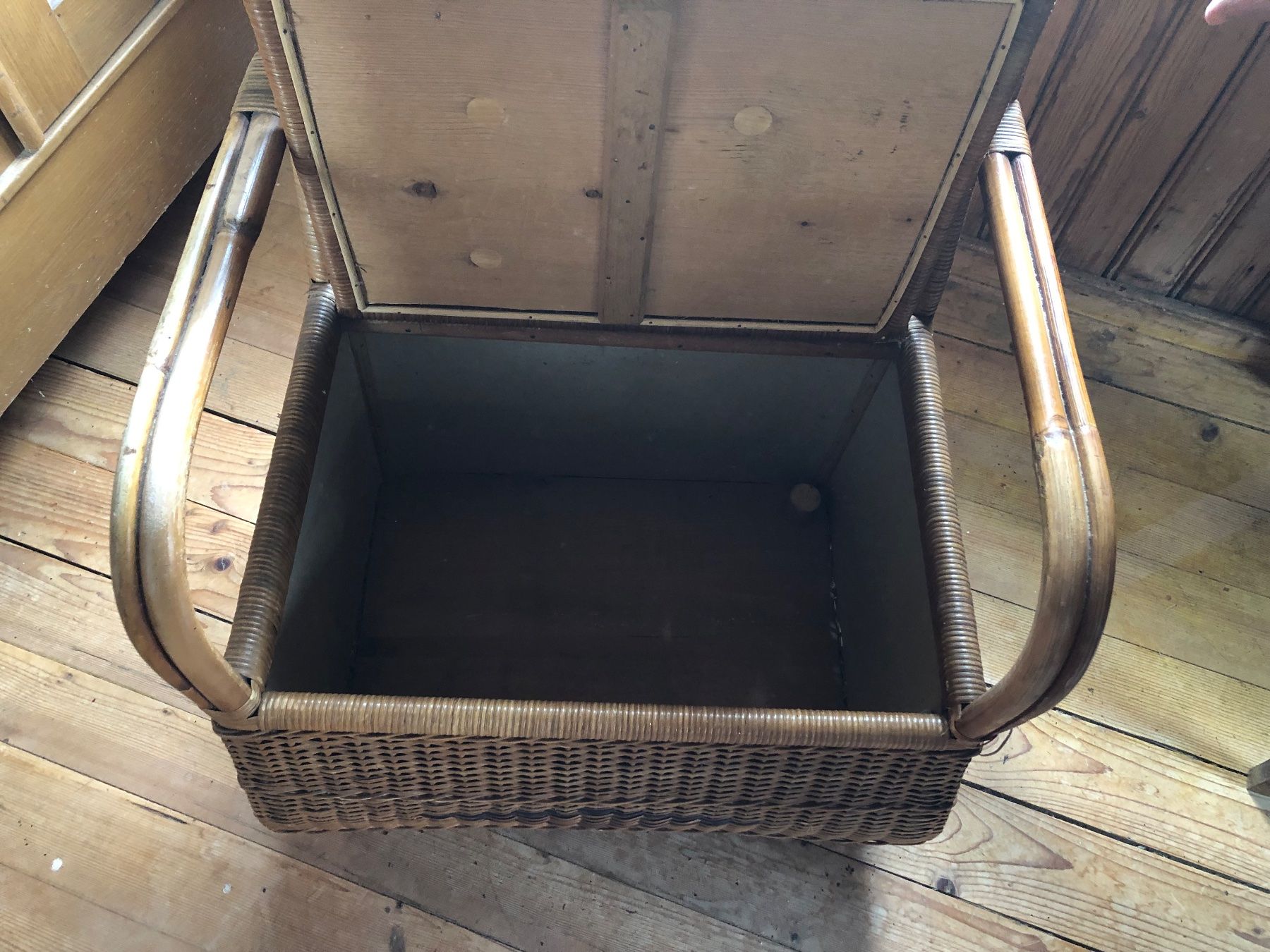 Sgabelli: Antiker Korbstuhl - Hocker – Usato da Schübelbach venduto da Dolly990_2 4