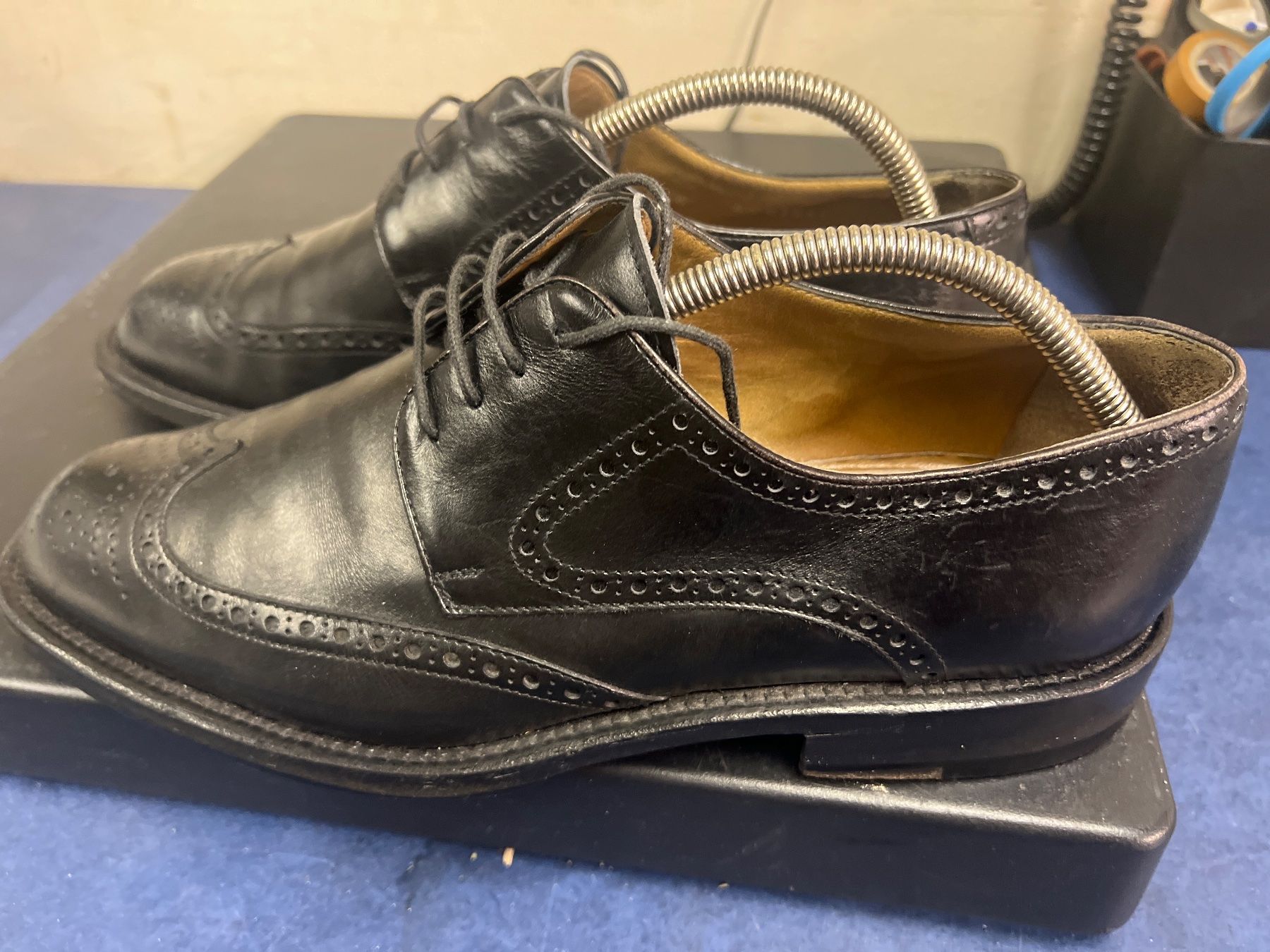 Stuart Weitzman Herrenschuhe: Herren Echtleder Schuh Stuart Weitzmann gr.42(h) – Gebraucht aus Rorschach von  1