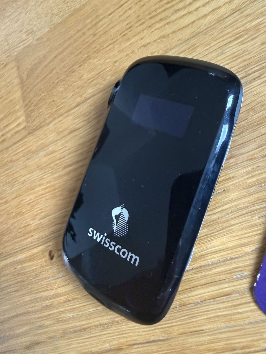 Swisscom Modem & Router: Swisscom ZTE MF60 Mobile Hotspot WLAN-Router 3G – Usato da Zürich venduto da Yweb 2