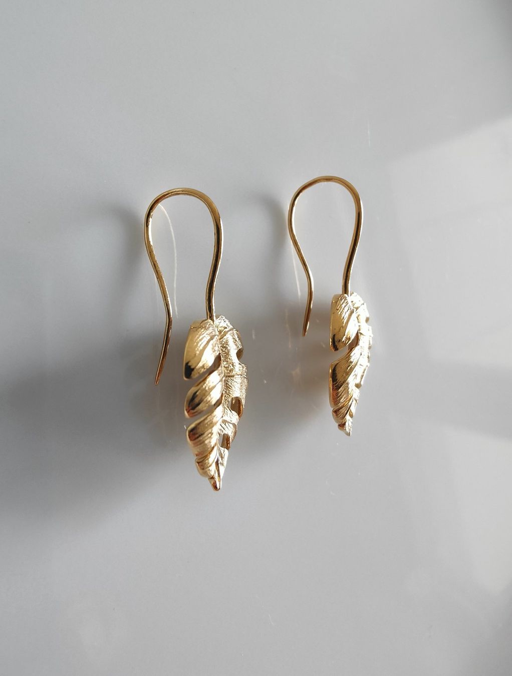 Orecchini pendenti & Orecchini a lobo: Ohrhänger in Blatt-Form, 18K Gold – Nuovo e nell'imballaggio originale da Rümlang venduto da 21f 1