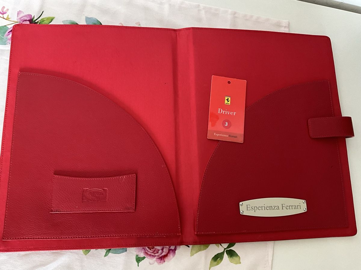 Valigie & Borse: Ferrari Ledermappe mit Esperienza Badge – Nuovo (secondo la descrizione) da Zürich venduto da thovala 1