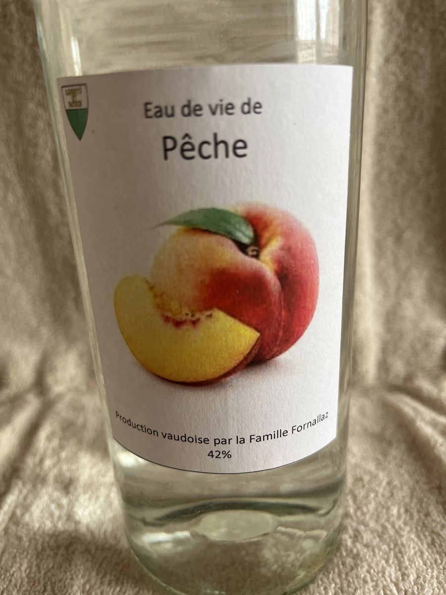 Bevande alcoliche: Bouteille d’eau de vie de Pêche – Nuovo (secondo la descrizione) da Goumoens-la-ville venduto da sfornallaz 1