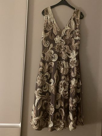 Kleid braun Grösse 40/42 von Phase Eight mit Stickerei