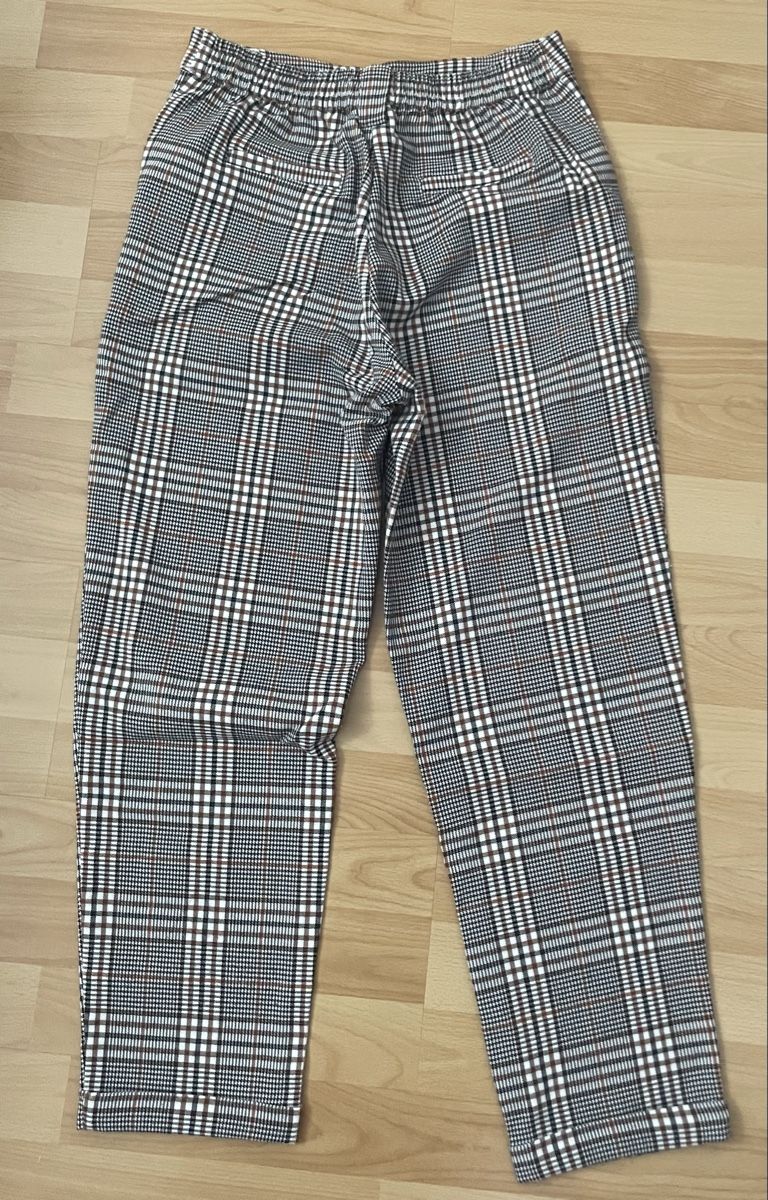C&A Kleiderpakete: Ensemble pull boutonné + pantalon à carreaux – Gebraucht aus Chemin von nzr_s6sy 6