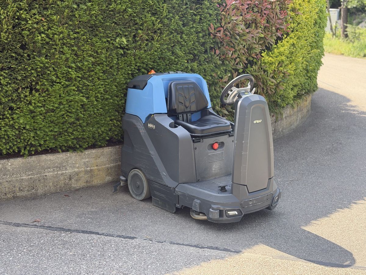 Tutte le macchine: Scheuersaugmaschine MMg Base – Usato da Zullwil venduto da Autocentersalii 1