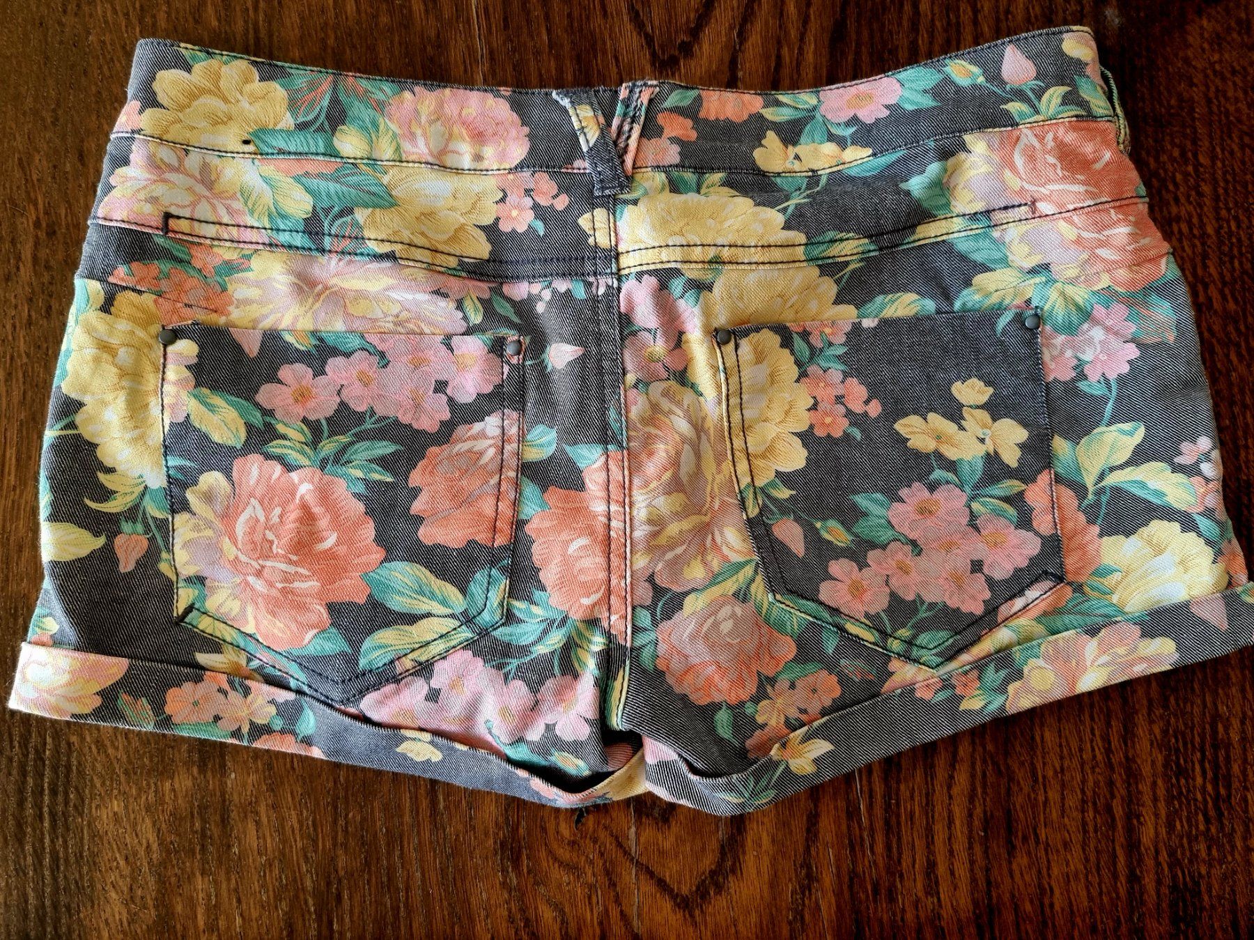 Hosen: Shorts Gr.36 – Gebraucht aus Interlaken von NataliiaS 4