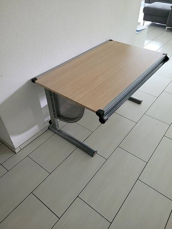Scrivanie: Kinderschreibtisch höhenverstellbar  – Usato da Aarburg venduto da Vagos 2