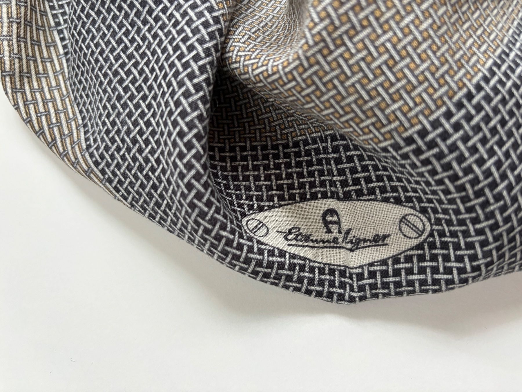 Aigner Foulards, Tücher & Schals: Etienne Aigner Scarf Leopard Pattern – Gebraucht aus Zürich von hol_bc6v 1