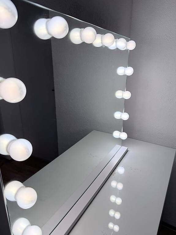 Kommoden: Commode et miroir éclairé – Gebraucht aus Grandson von mic_kh7p 1
