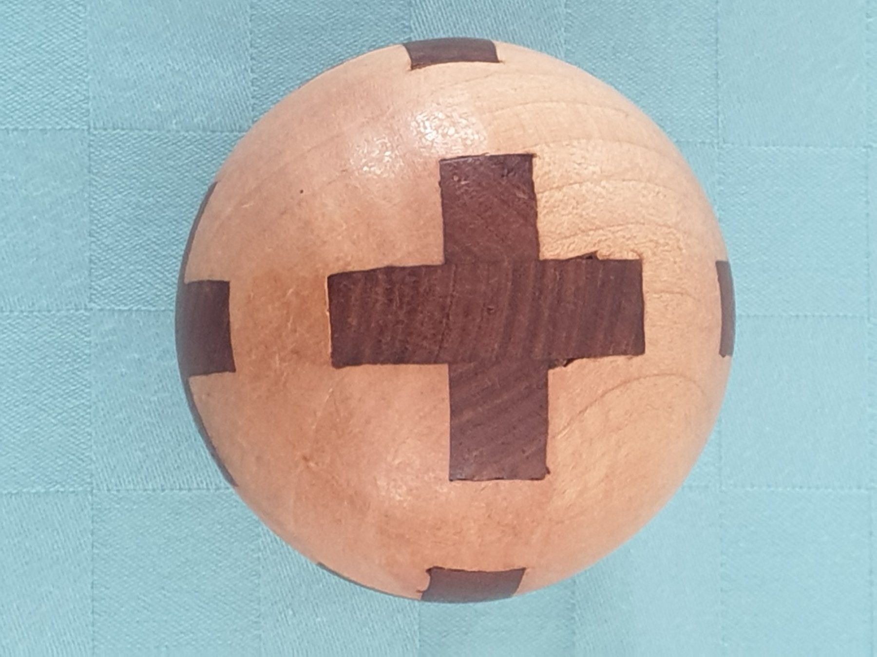 Tutte le decorazioni: Strumpfkugel "Schweizerkreuze" zwei Hölzer – Usato da Mörschwil venduto da spirspi 4